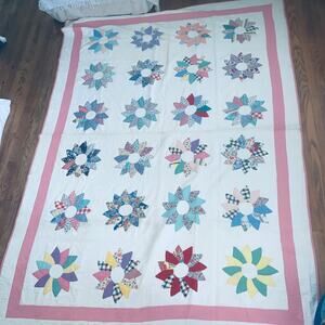 EXCEPTIONAL ANTIQUE 1930s/40s LARGE STAR PINWHEEL QUILT